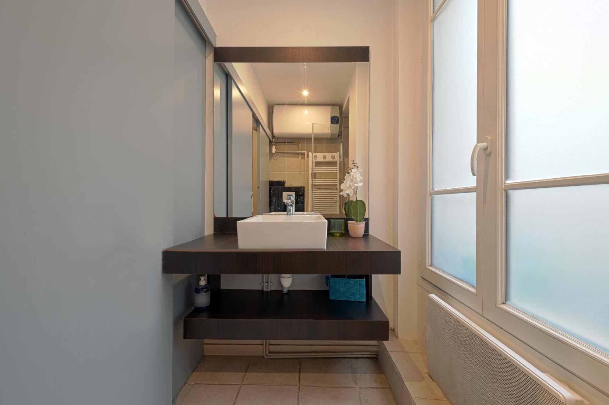 Large Modern Studio Close To The Eiffel Tower And Paris Highlights Appartement Buitenkant foto